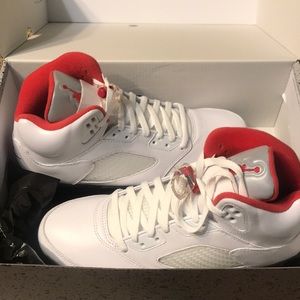 Nike Air Jordan 5 Fire Red tennis shoes